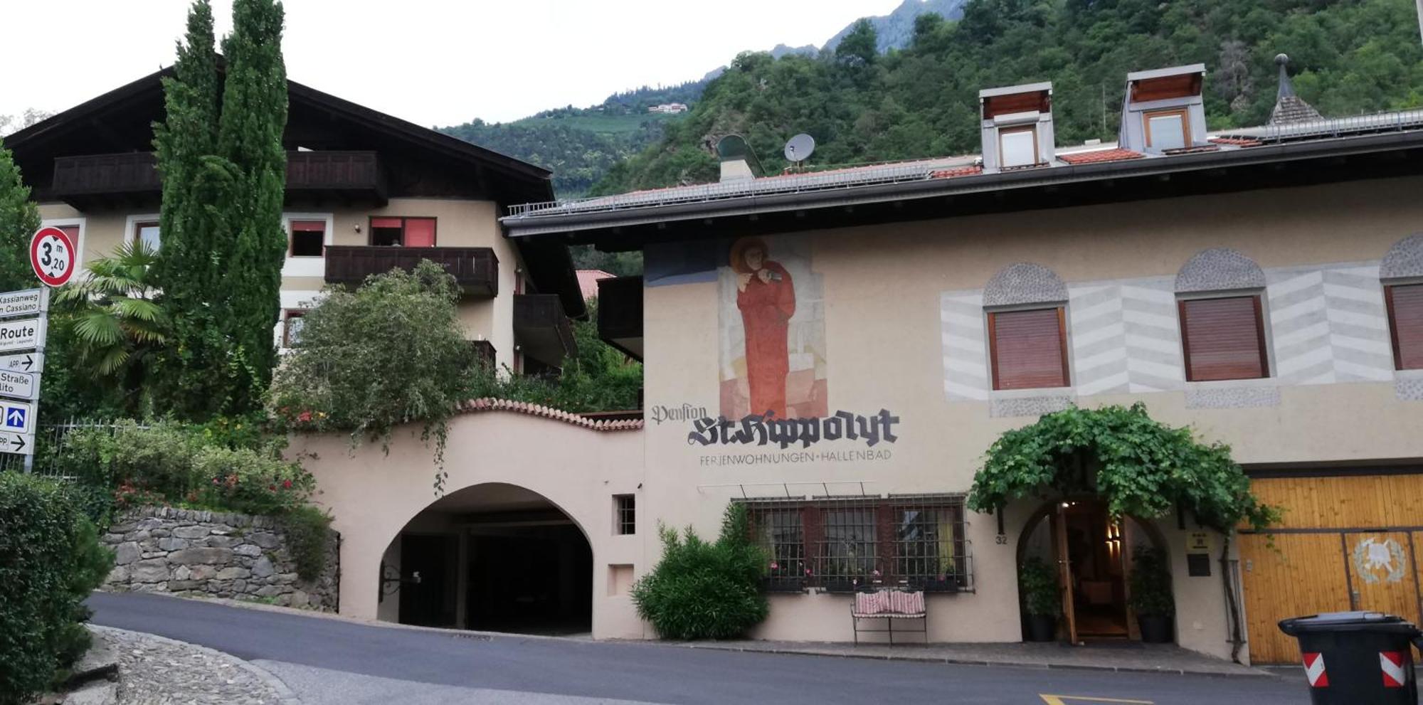 Ferienwohnungen St Hippolyt Mit Hallenbad Lagundo Exterior photo